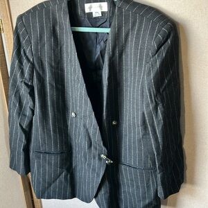 FINAL MARKDOWN Jones New York black Pinstripe Jacket 20w